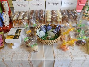 Schokoladenfiguren, Osterpräsente, Ostereier, Ostergeschenke, Osterschokolade im Schokoladengeschäft in Dresden